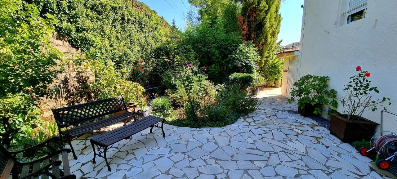 Bed and Breakfast Manoir De Gravezon Lunas  Экстерьер фото